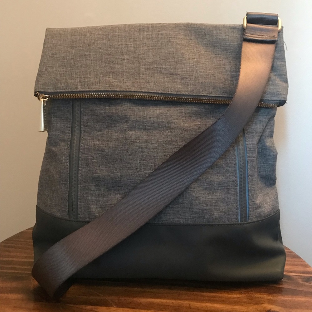 Athleta Urban Crossbody Pack Purse Bag